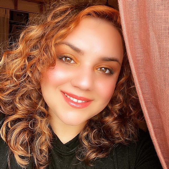 Meet your Posher, Rebecca - Picture 2 of 2